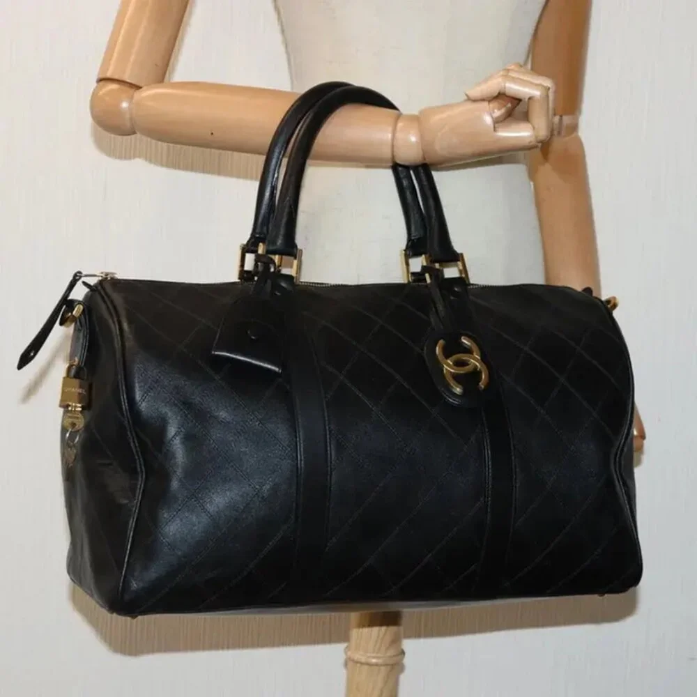 ❌SOLD❌ Authentic Chanel Vintage Diamond Stitch Lambskin Quilted Duffle Bag - Picture 7 of 17